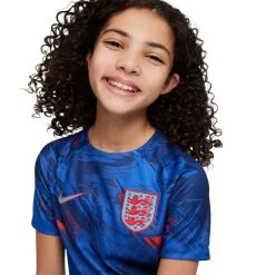 Camiseta Nike Inglaterra Pre-Match Mundial Qatar 2022 Niño -zapateria de futbol camiseta nike inglaterra pre match mundial qatar 2022 nino blue void game royal challenge red 2