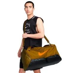 Bolsa Nike Brasilia 9.5 (41 L) -zapateria de futbol bolsa nike brasilia 9.5 41 l olive flak black vivid orange 3